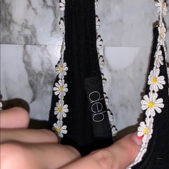 Black tank with flower straps - Picture 3 of 3